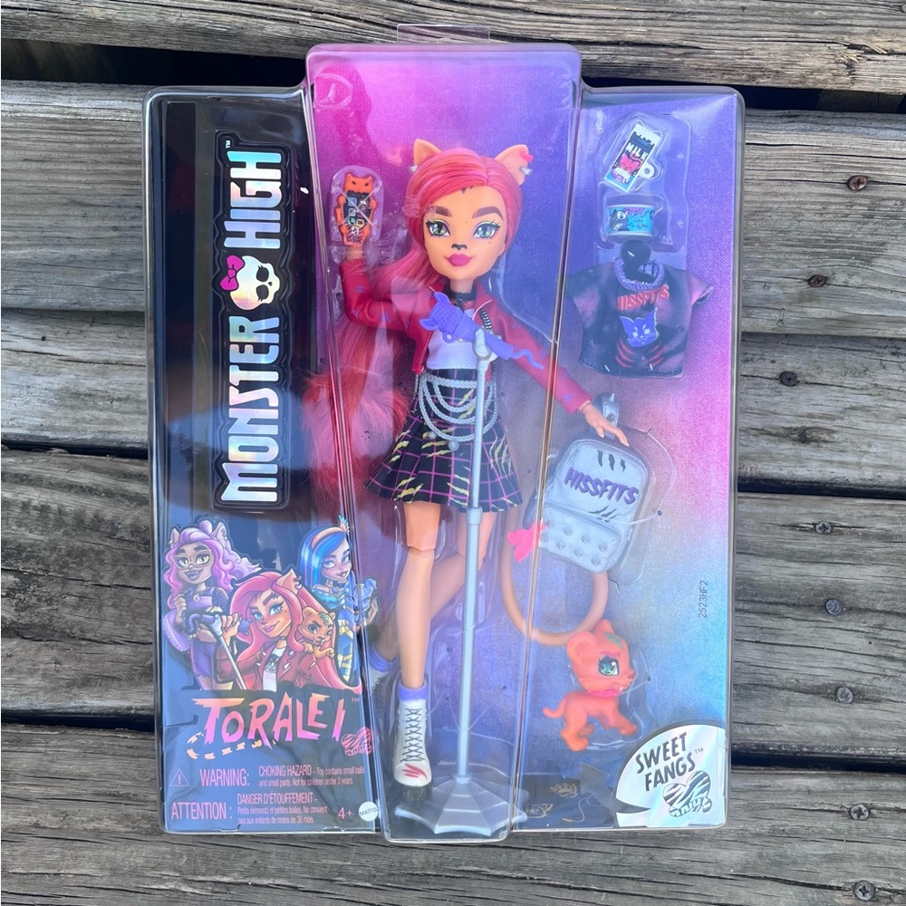 MONSTER HIGH 2022 TORALEI FASHION DOLL WITH ACCESSORIES NWT